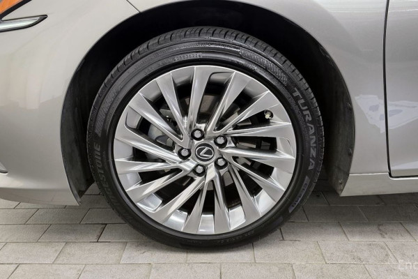 2022 Lexus ES с пробегом 39 197 км