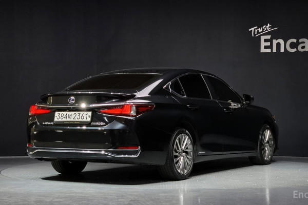 2022 Lexus ES с пробегом 33 432 км