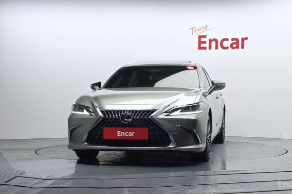 2023 Lexus ES с пробегом 56 856 км