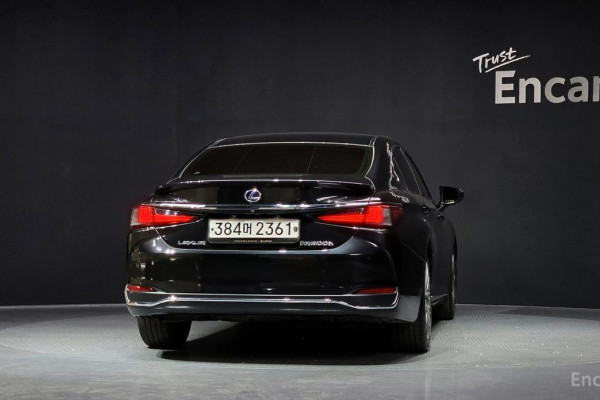 2022 Lexus ES с пробегом 33 432 км