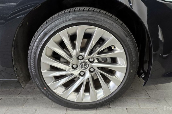 2022 Lexus ES с пробегом 33 432 км