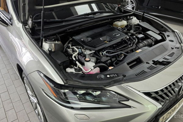 2022 Lexus ES с пробегом 39 197 км