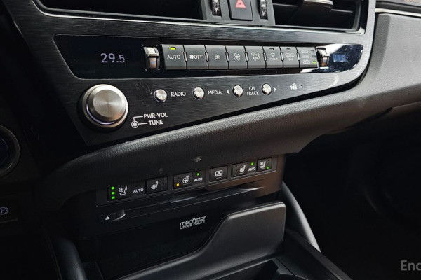 2022 Lexus ES с пробегом 101 203 км