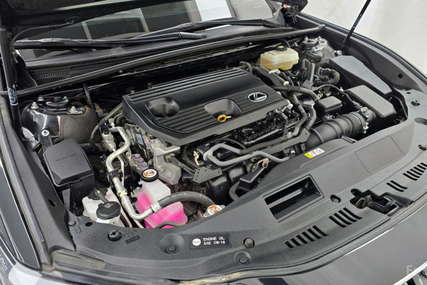 2022 Lexus ES с пробегом 33 432 км