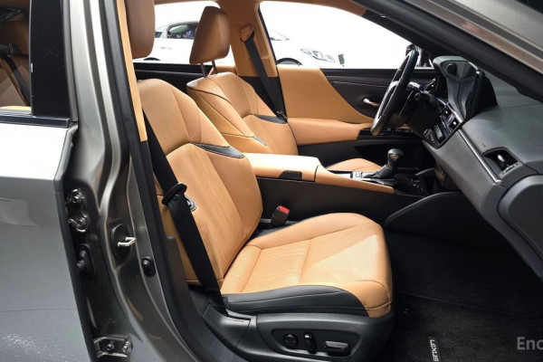 2023 Lexus ES с пробегом 20 428 км