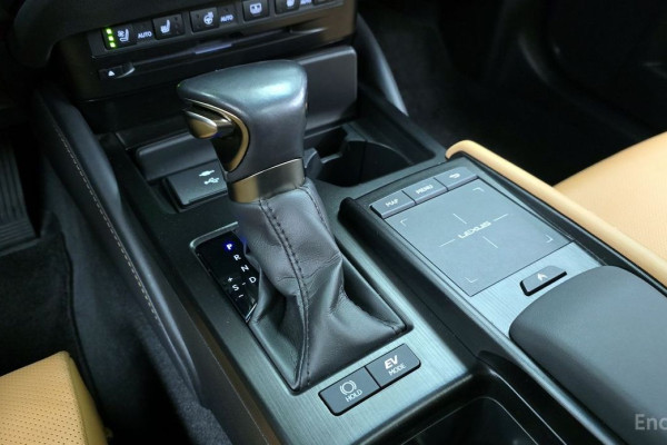 2022 Lexus ES с пробегом 33 432 км