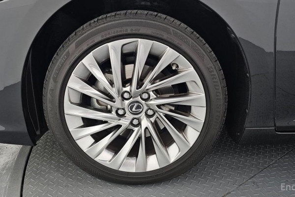 2023 Lexus ES с пробегом 26 097 км