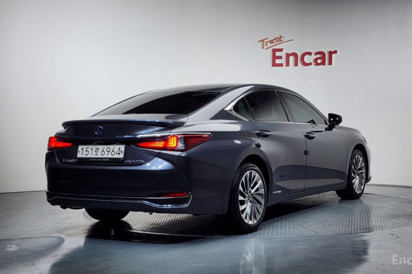 2022 Lexus ES с пробегом 39 502 км