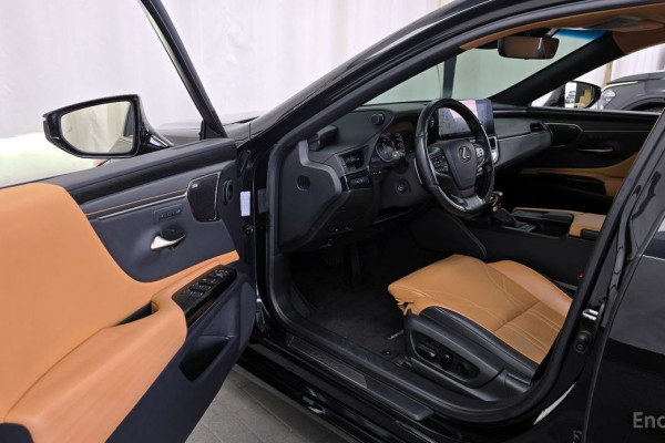 2022 Lexus ES с пробегом 33 432 км