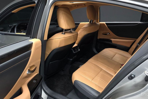 2023 Lexus ES с пробегом 20 428 км