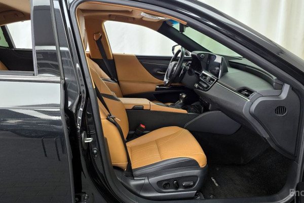 2022 Lexus ES с пробегом 33 432 км