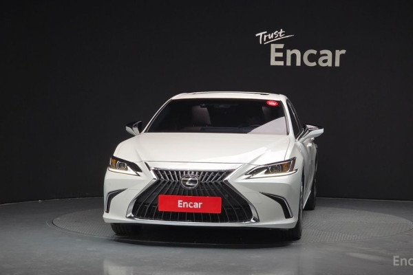 2023 Lexus ES с пробегом 24 274 км