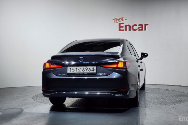 2022 Lexus ES с пробегом 39 502 км