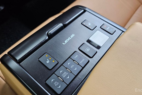 2022 Lexus ES с пробегом 101 203 км