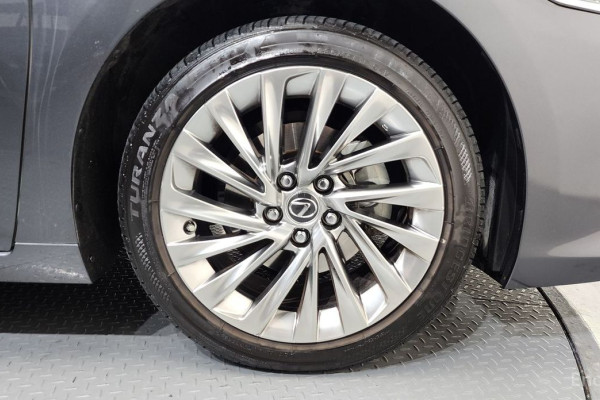 2022 Lexus ES с пробегом 39 502 км