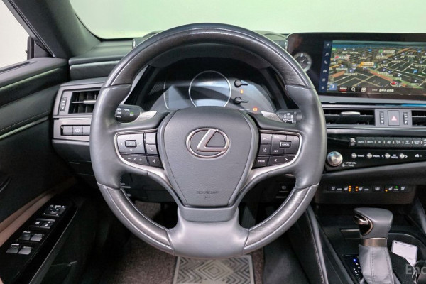 2023 Lexus ES с пробегом 29 676 км