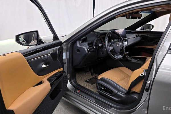 2022 Lexus ES с пробегом 39 197 км