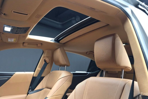 2023 Lexus ES с пробегом 20 428 км