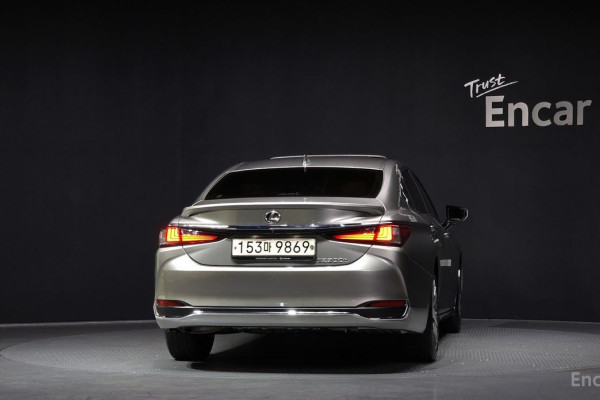 2023 Lexus ES с пробегом 82 511 км