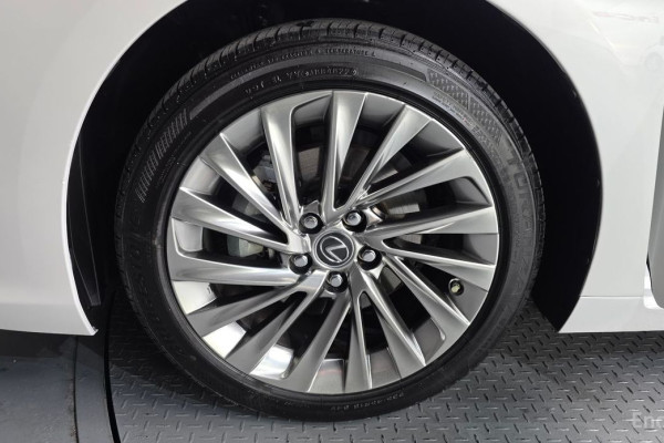 2023 Lexus ES с пробегом 24 274 км