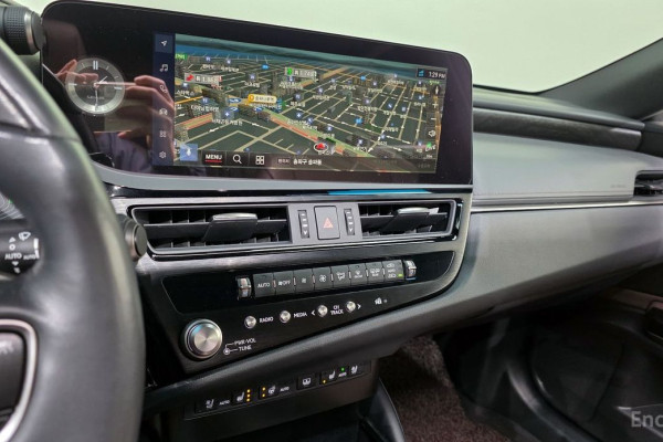 2023 Lexus ES с пробегом 29 676 км