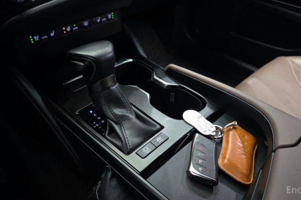 2023 Lexus ES с пробегом 56 856 км