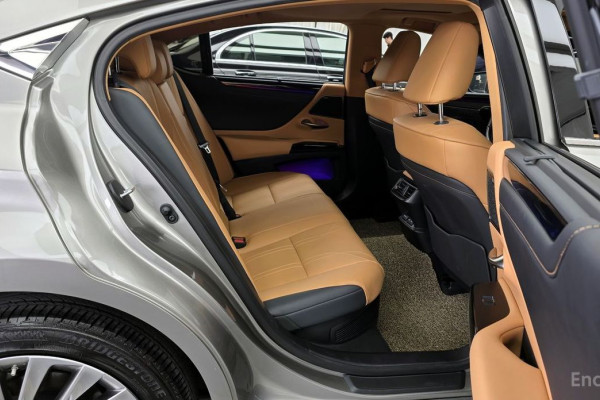 2022 Lexus ES с пробегом 39 197 км