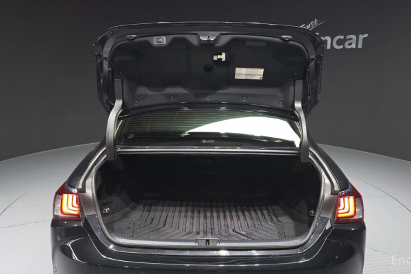 2023 Lexus ES с пробегом 44 994 км