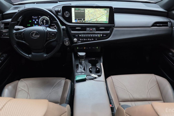 2023 Lexus ES с пробегом 24 274 км