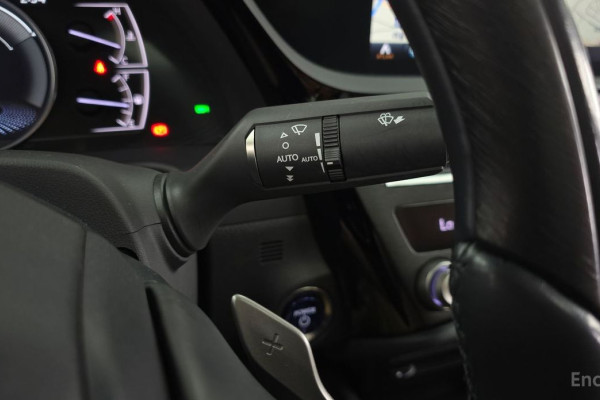 2022 Lexus ES с пробегом 33 432 км