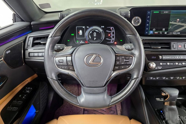 2022 Lexus ES с пробегом 39 197 км
