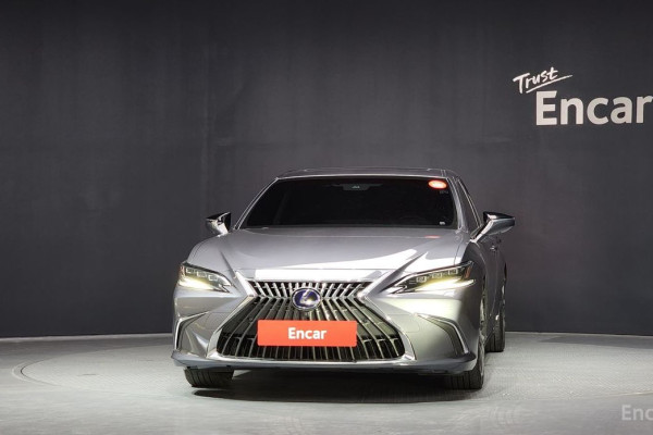 2022 Lexus ES с пробегом 100 926 км