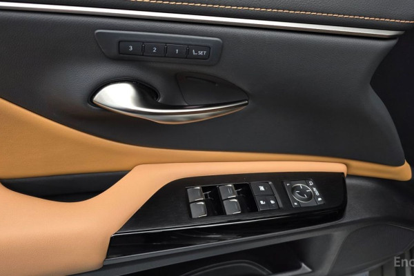 2023 Lexus ES с пробегом 20 428 км