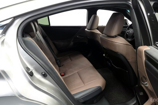 2023 Lexus ES с пробегом 56 856 км