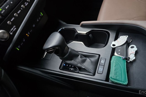 2023 Lexus ES с пробегом 24 274 км