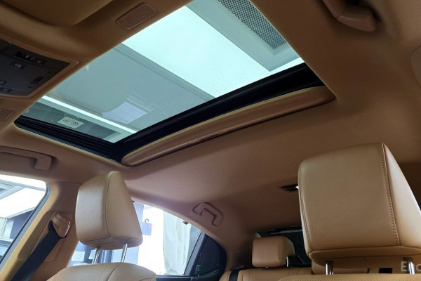 2022 Lexus ES с пробегом 33 432 км