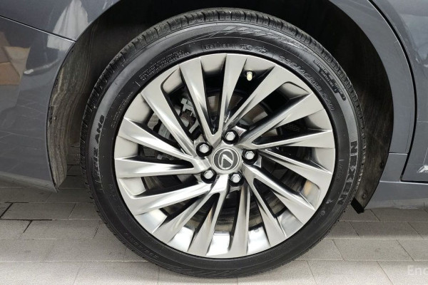 2022 Lexus ES с пробегом 100 926 км