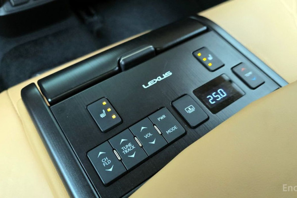 2022 Lexus ES с пробегом 33 432 км