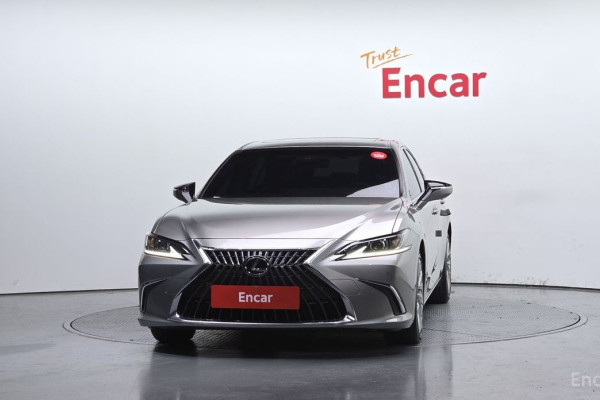 2023 Lexus ES с пробегом 50 154 км