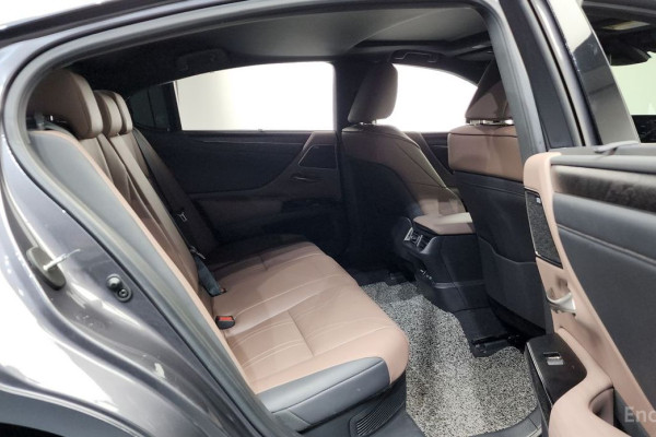 2022 Lexus ES с пробегом 39 502 км