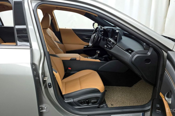 2023 Lexus ES с пробегом 82 511 км