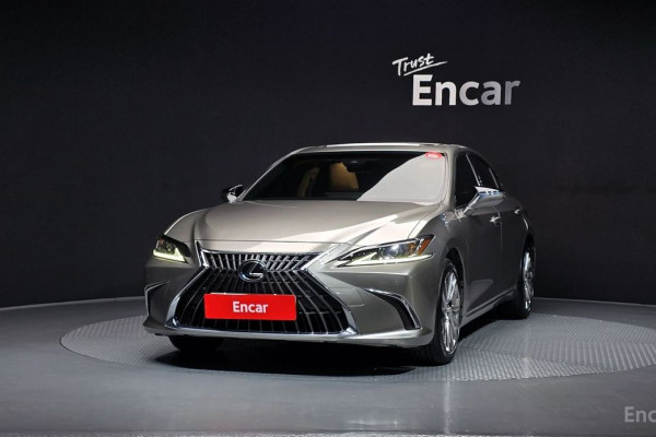 2022 Lexus ES с пробегом 35 400 км