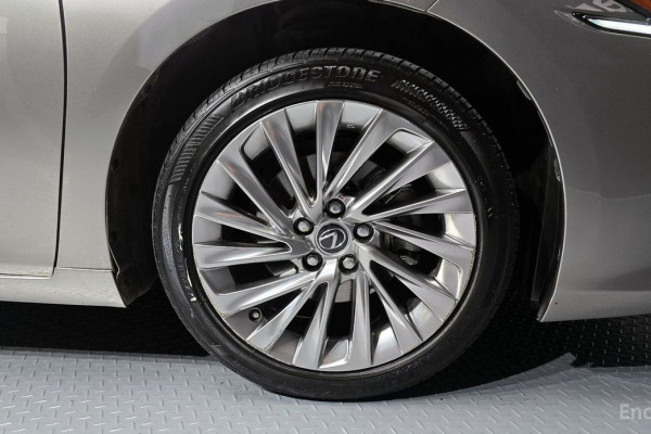 2022 Lexus ES с пробегом 35 400 км