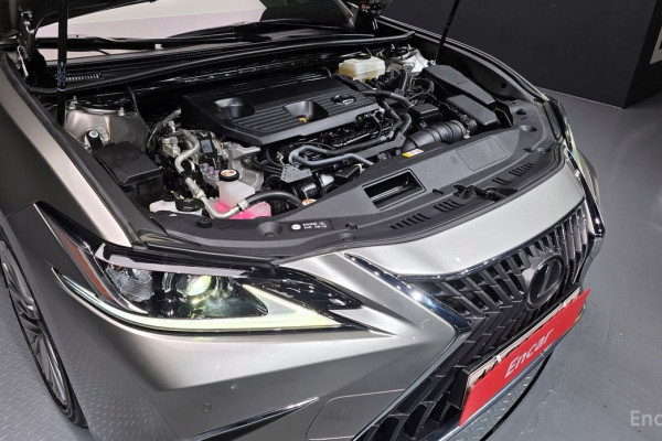 2022 Lexus ES с пробегом 35 400 км