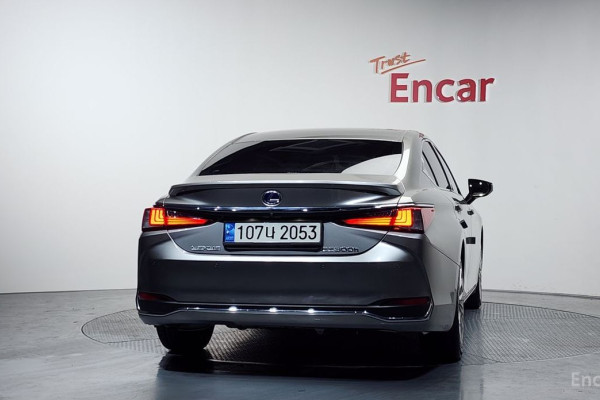 2022 Lexus ES с пробегом 84 959 км