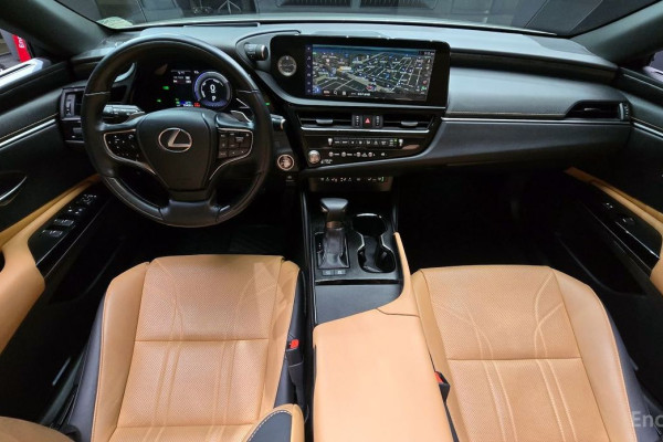 2022 Lexus ES с пробегом 35 400 км