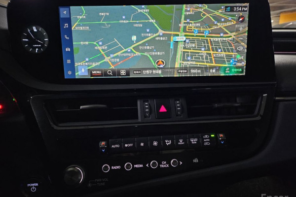 2023 Lexus ES с пробегом 24 262 км