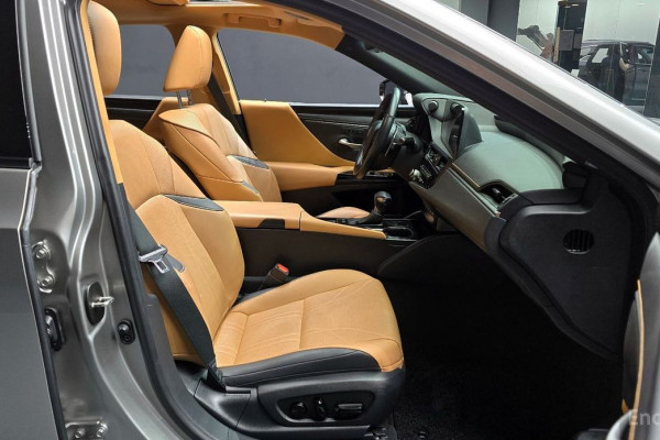 2022 Lexus ES с пробегом 35 400 км