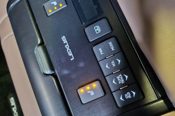 2023 Lexus ES с пробегом 24 262 км