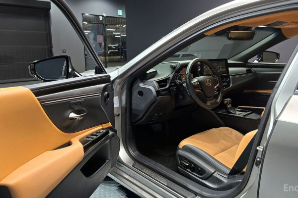 2022 Lexus ES с пробегом 35 400 км